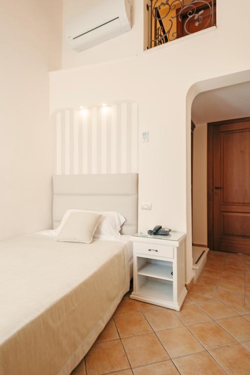 Hotel L'Arcangelo - Boutique Hotel Таранто Екстер'єр фото